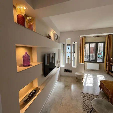 Prázdninový dům L Ecrin De Gambetta - Maison Cosy Intra-muros Avec Parking Inclus Aigues-Mortes