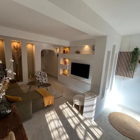 Prázdninový dům L Ecrin De Gambetta - Maison Cosy Intra-muros Avec Parking Inclus Aigues-Mortes